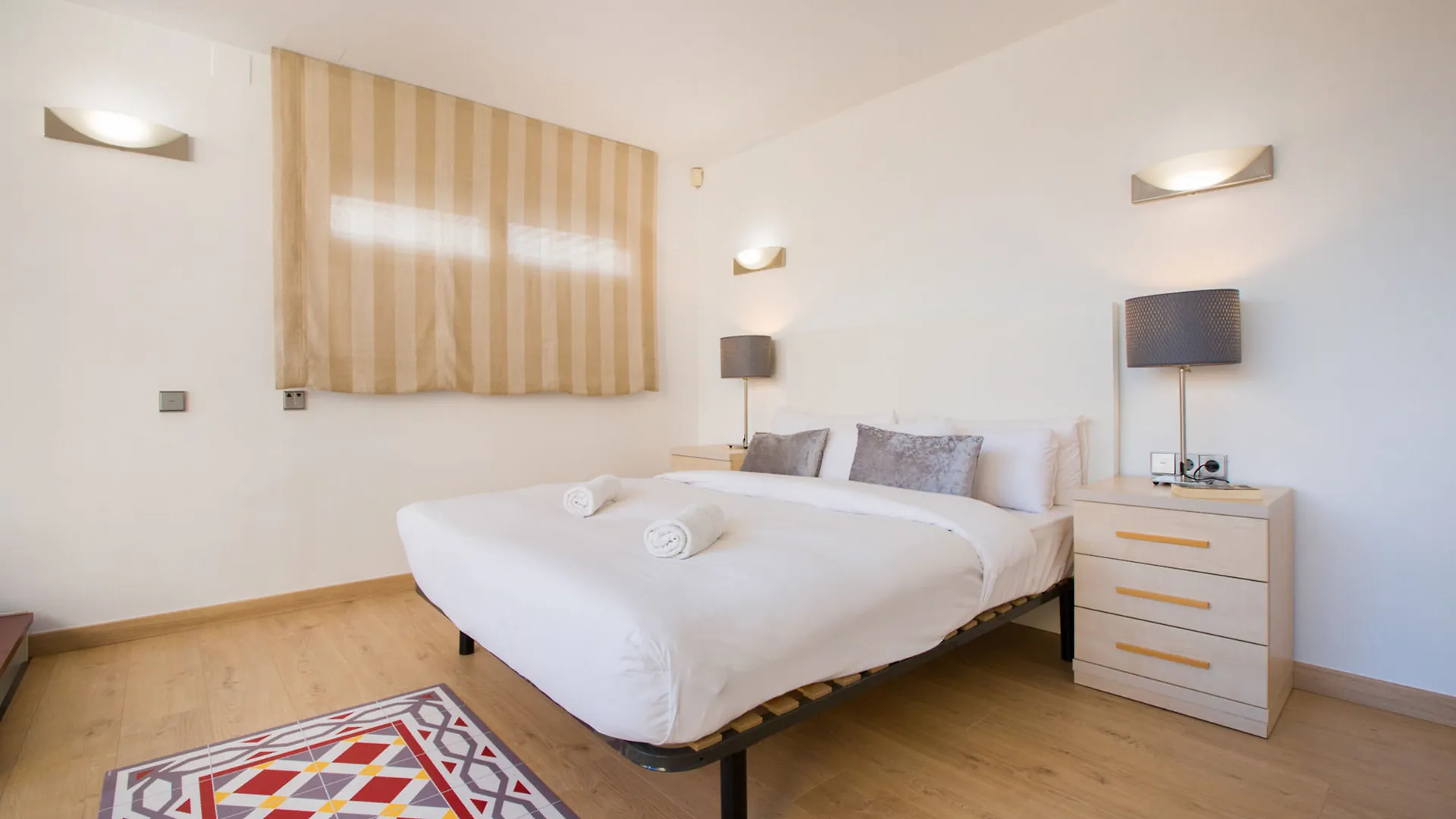 No 335 The Streets Apartments ברצלונה